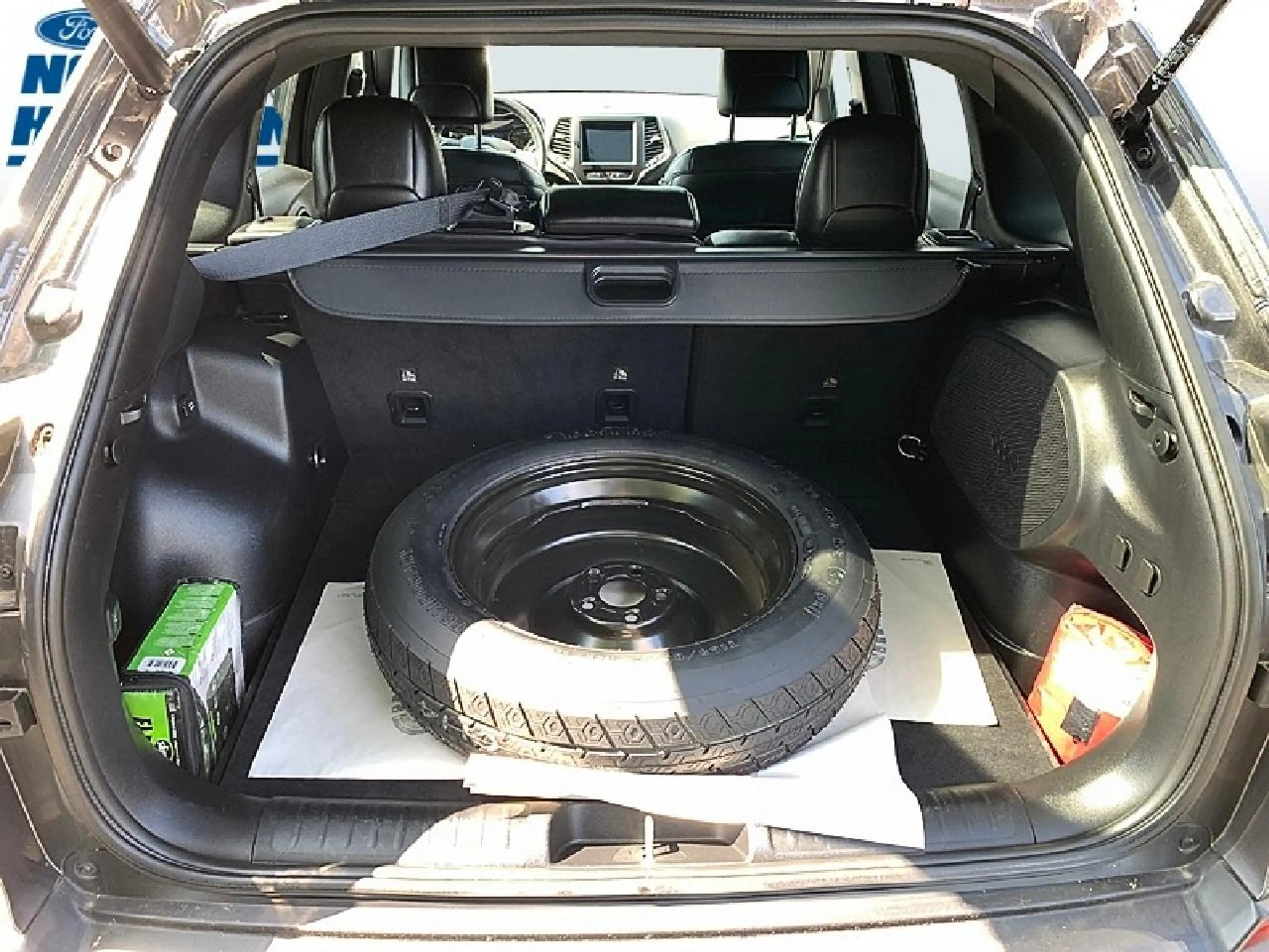 Jeep Cherokee Limited 4WD mit LPG-Anlage — photo 9