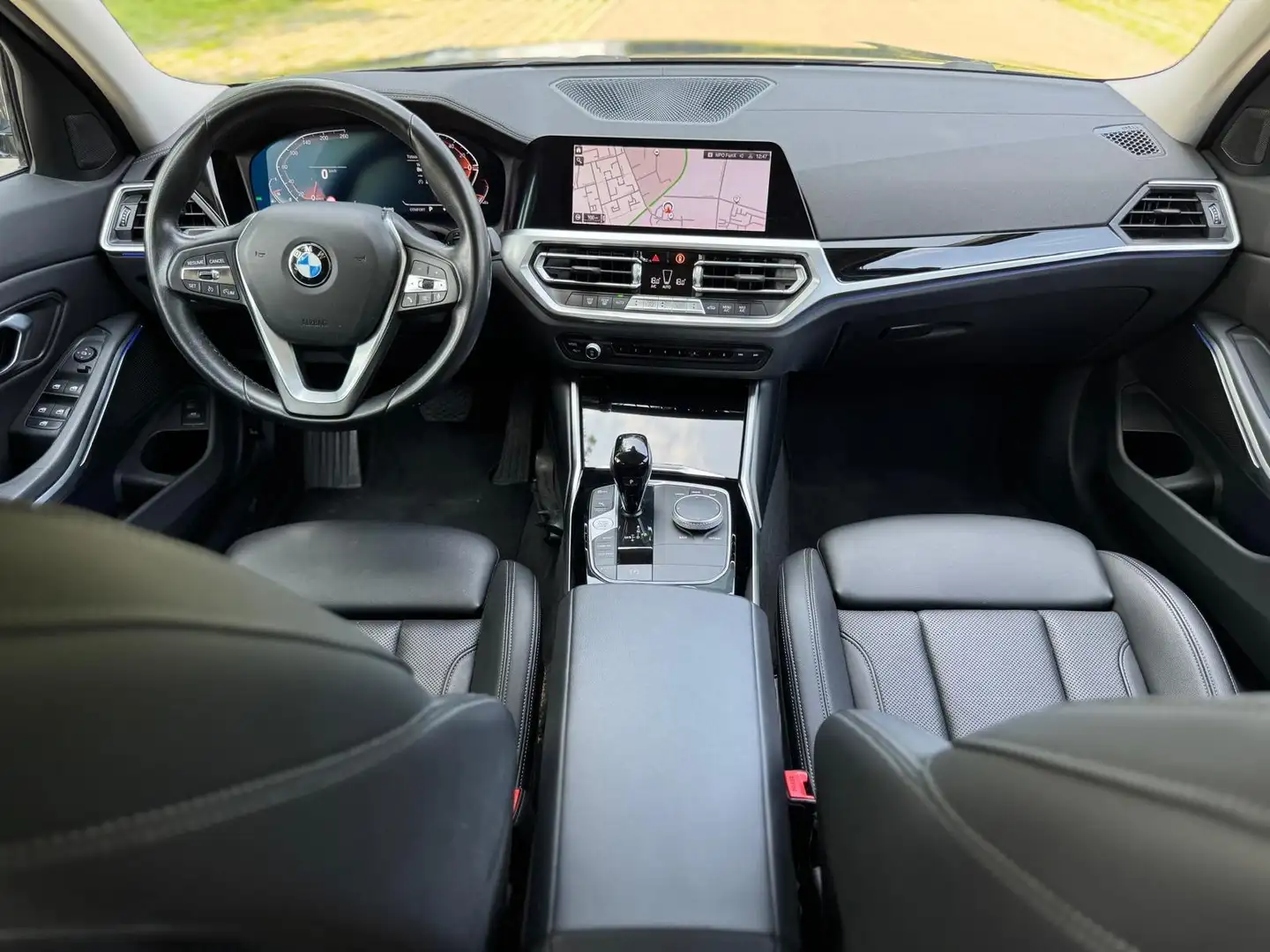 BMW 318 3-serie Touring 318i Business Edition, lederen spo Grijs - 2