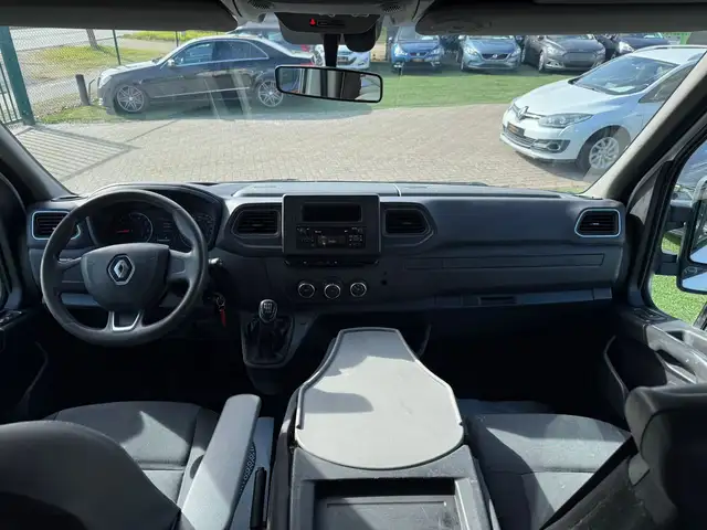 Renault Master view 11