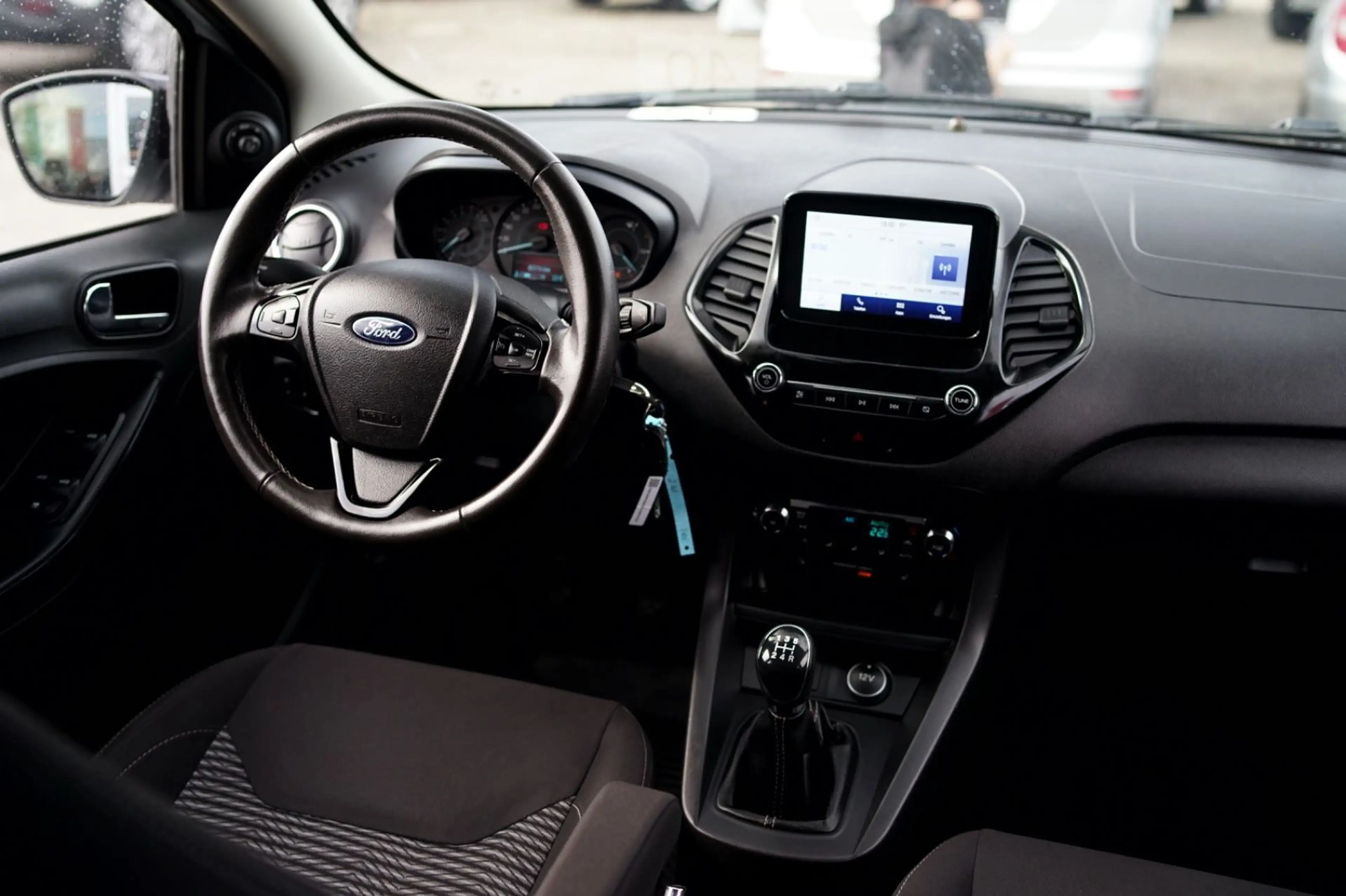 Ford Ka/Ka+ KA+ Black/White Sitzheizung PDC CarPlay DAB — photo 12