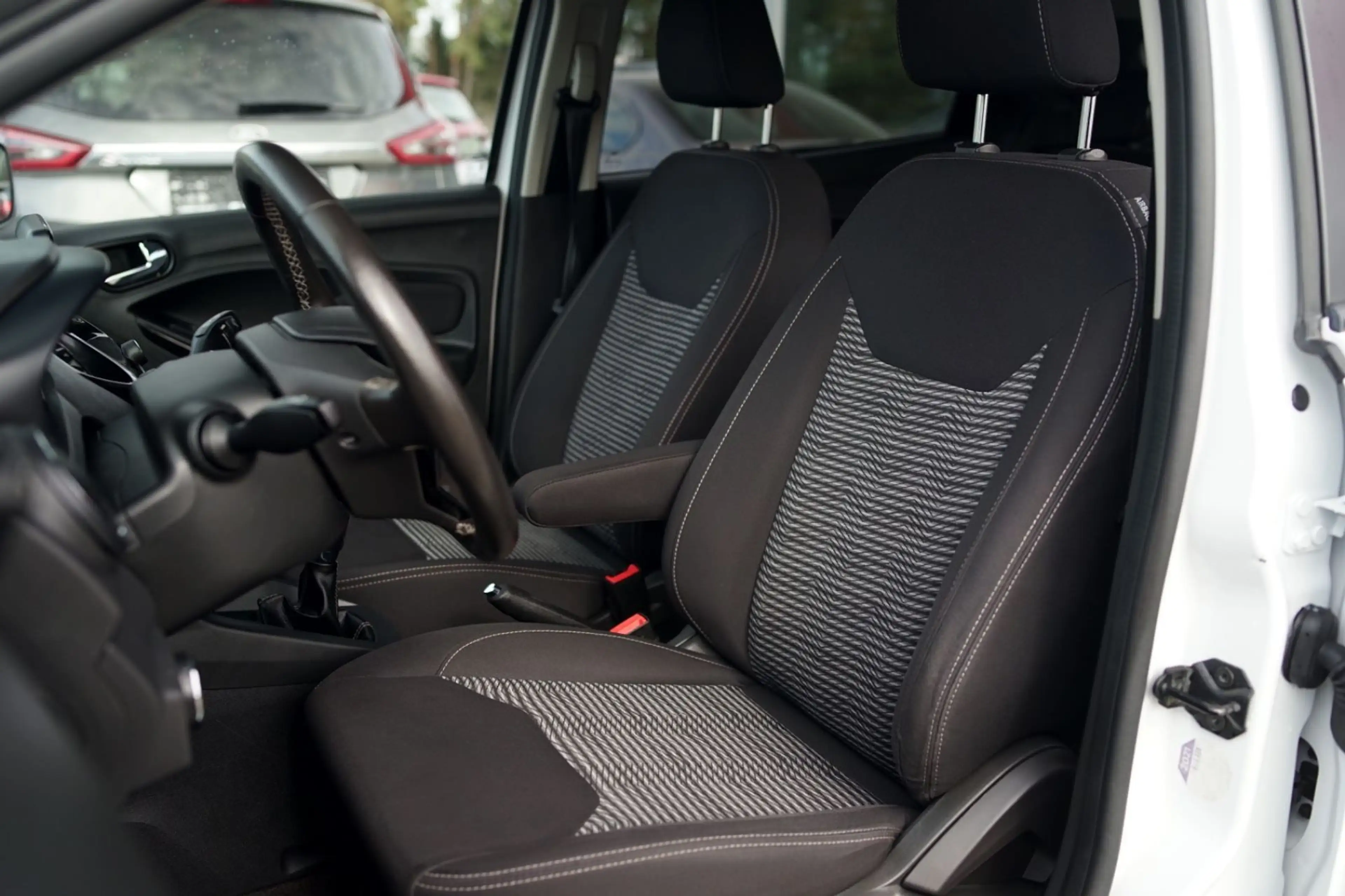 Ford Ka/Ka+ KA+ Black/White Sitzheizung PDC CarPlay DAB — photo 10