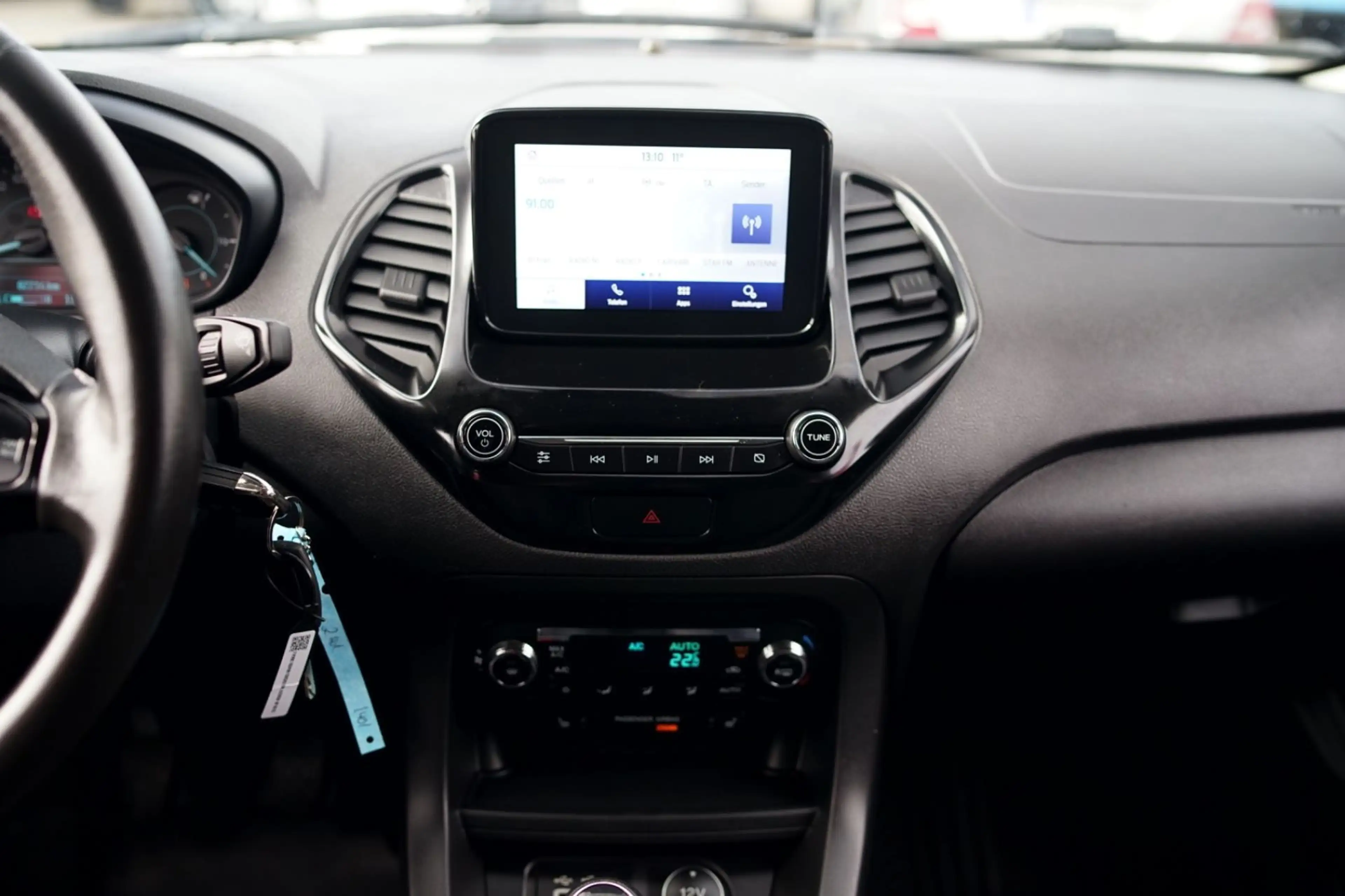 Ford Ka/Ka+ KA+ Black/White Sitzheizung PDC CarPlay DAB — photo 14