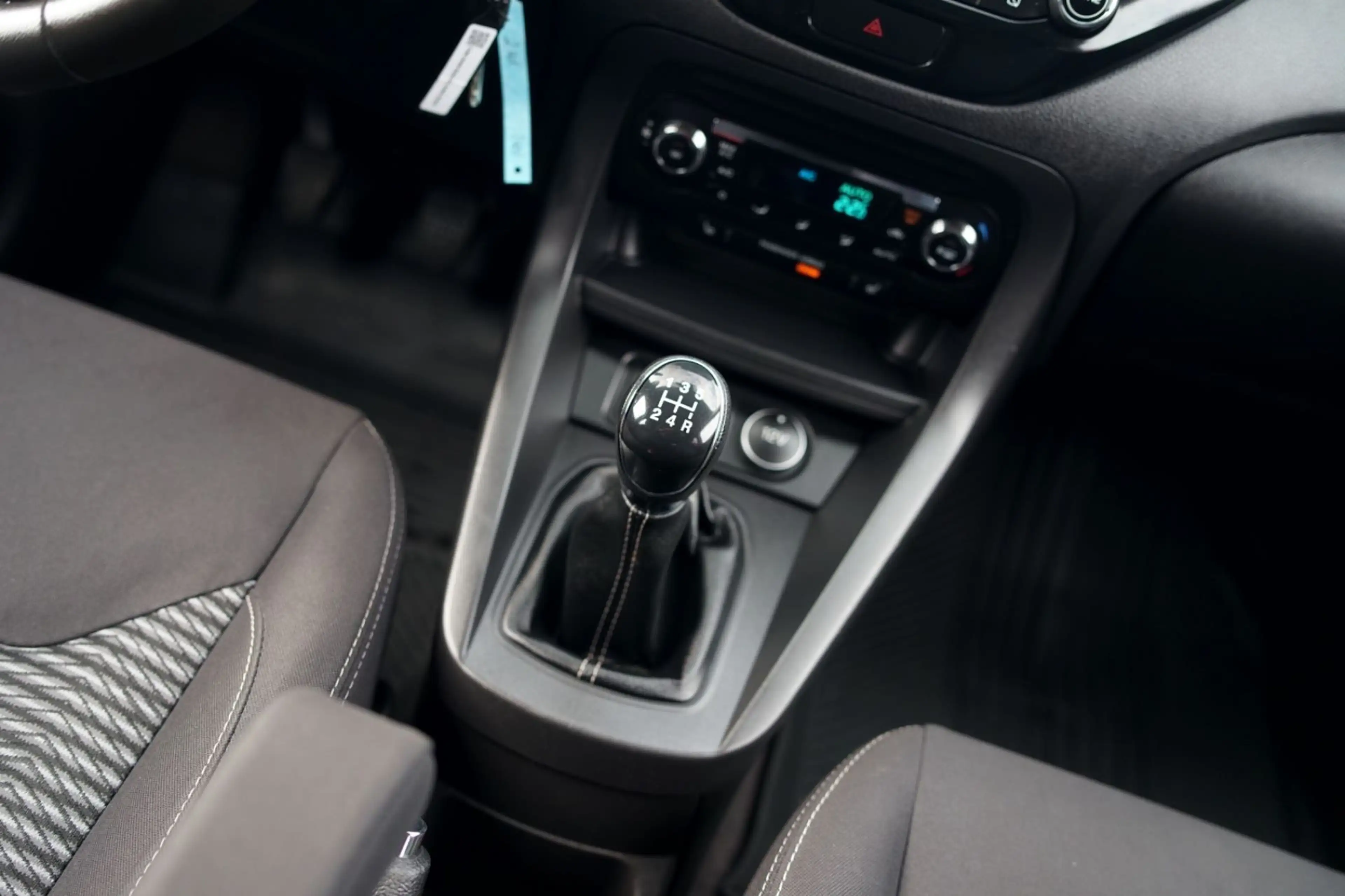 Ford Ka/Ka+ KA+ Black/White Sitzheizung PDC CarPlay DAB — photo 15