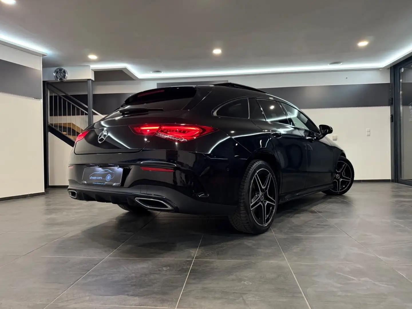 Mercedes-Benz CLA 180 d Shooting Brake / AMG Line / PANO / Wide Screen Fekete - 2