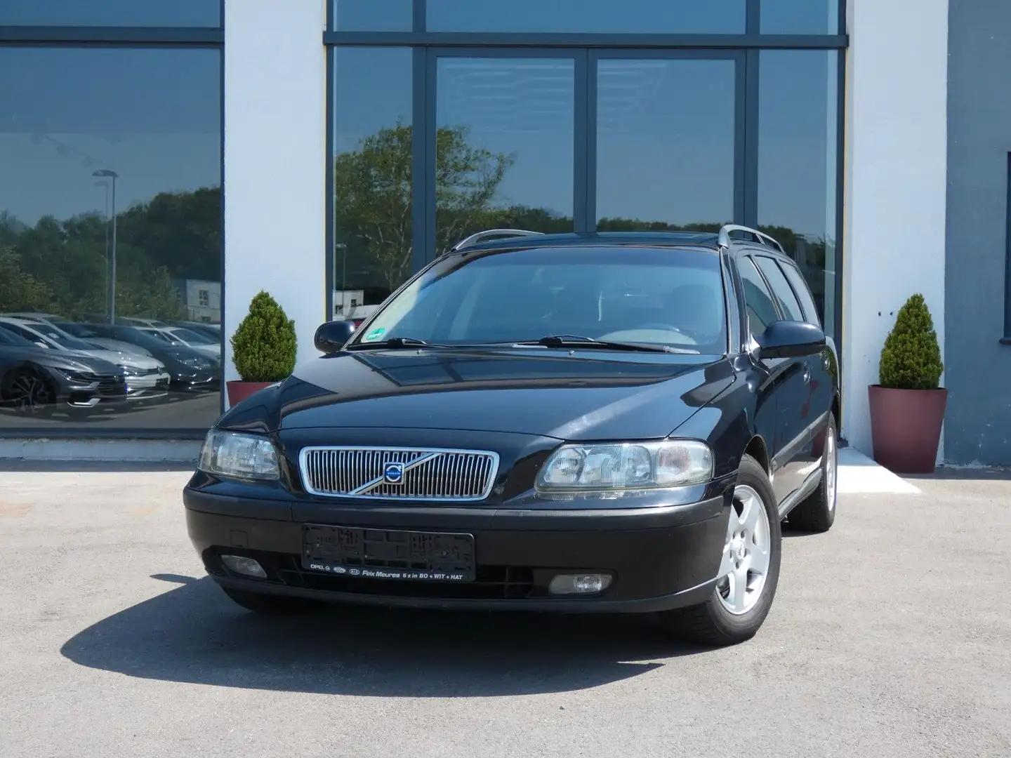 Volvo V70 2.4*Leder*Klima*Shz*Ahk*Pdc* Schwarz - 1