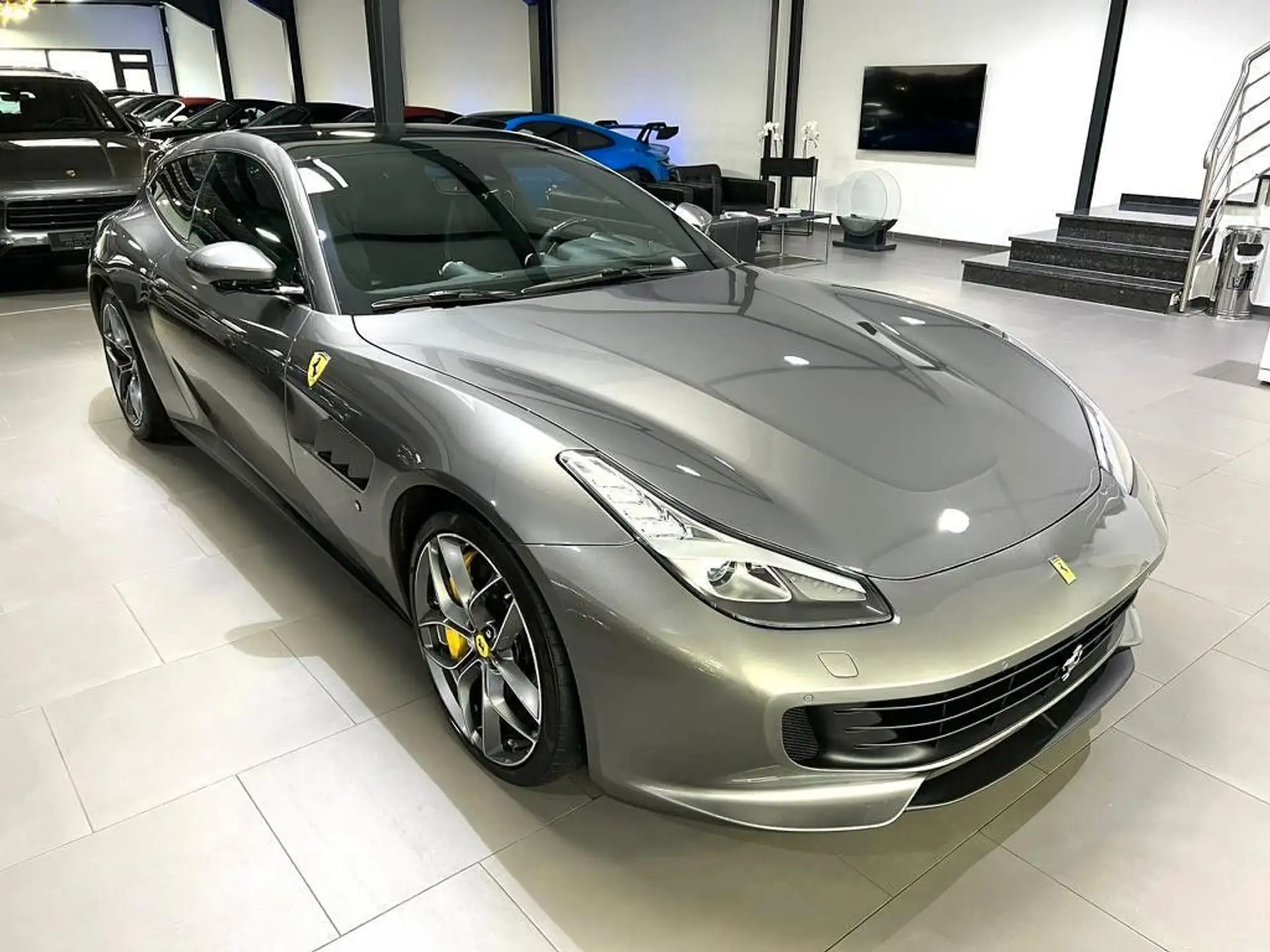페라리 GTC4 루쏘 2020 회색 사진 2