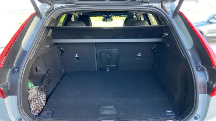 Volvo XC60 2023, foto 13