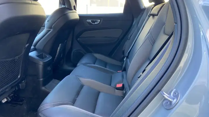 Volvo XC60 2023, foto 12