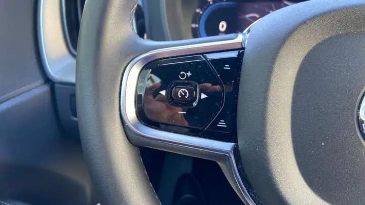 Volvo XC60 2023, foto 19