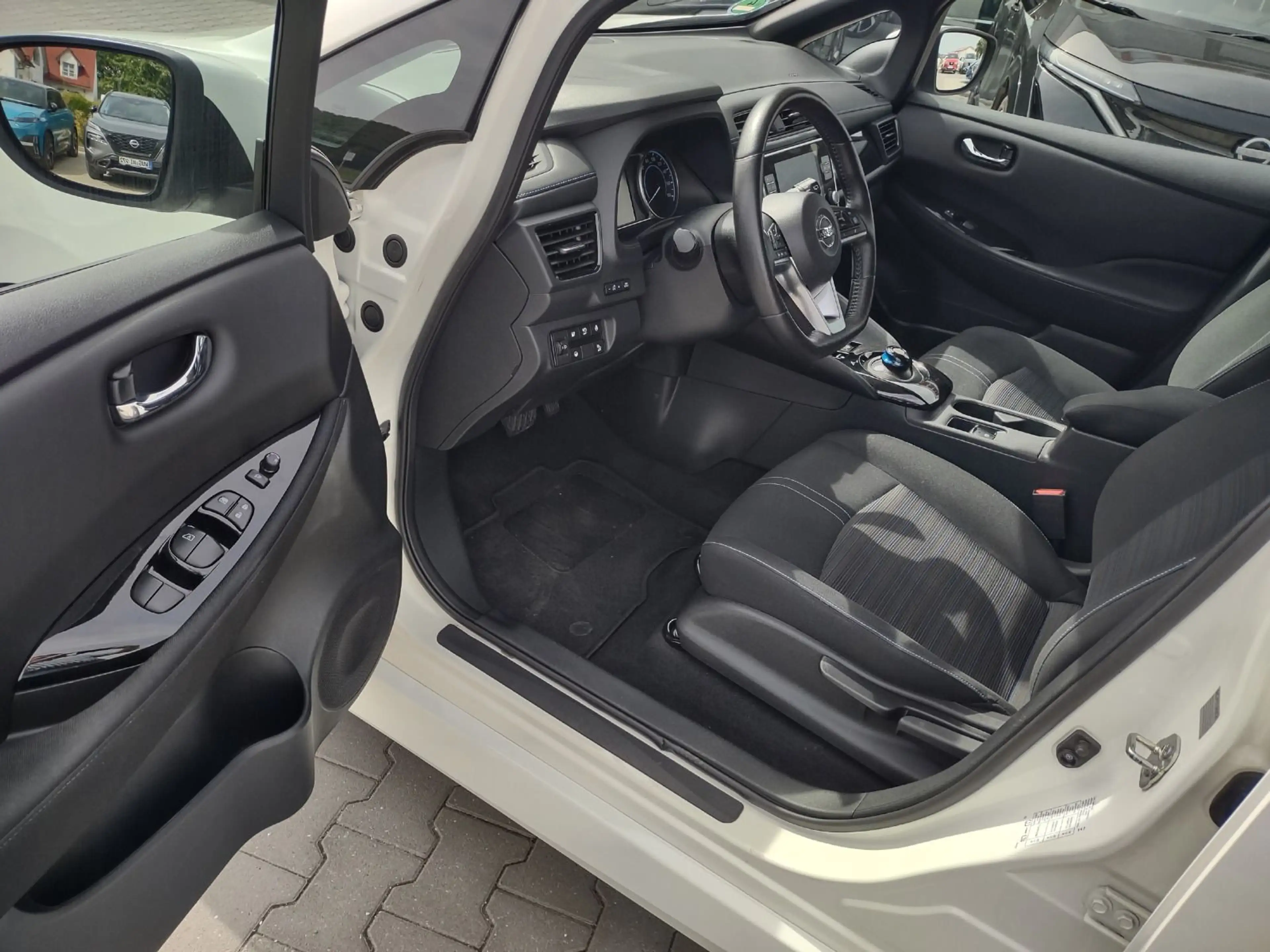 Nissan Leaf N-Connecta 40KW — photo 14