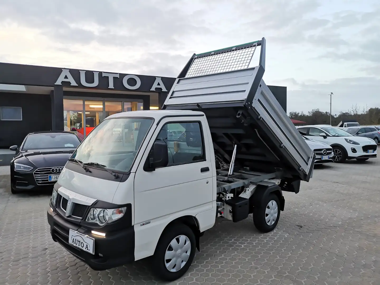 Piaggio Porter PORTER 1.3 CASSONE RIBALTABILE Biały - 1