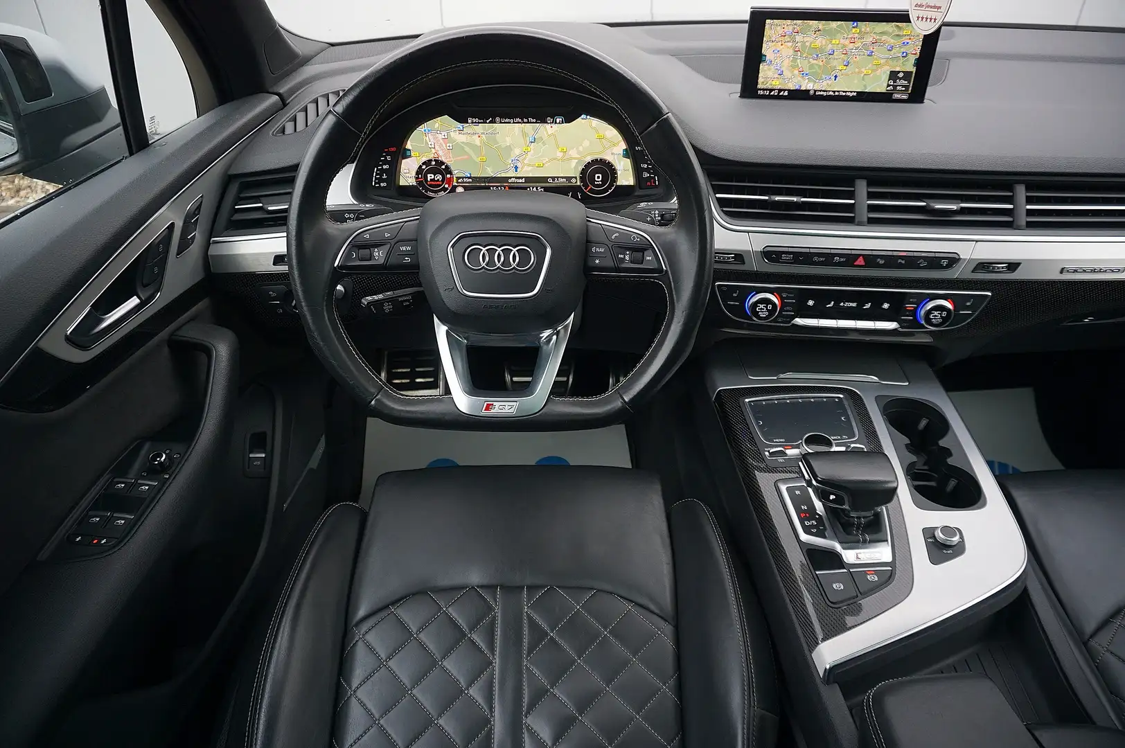 Audi SQ7 4.0 TDI *UNFALLFREI *RS-SITZ RAUTE *VOLL *7 SITZER Fekete - 2