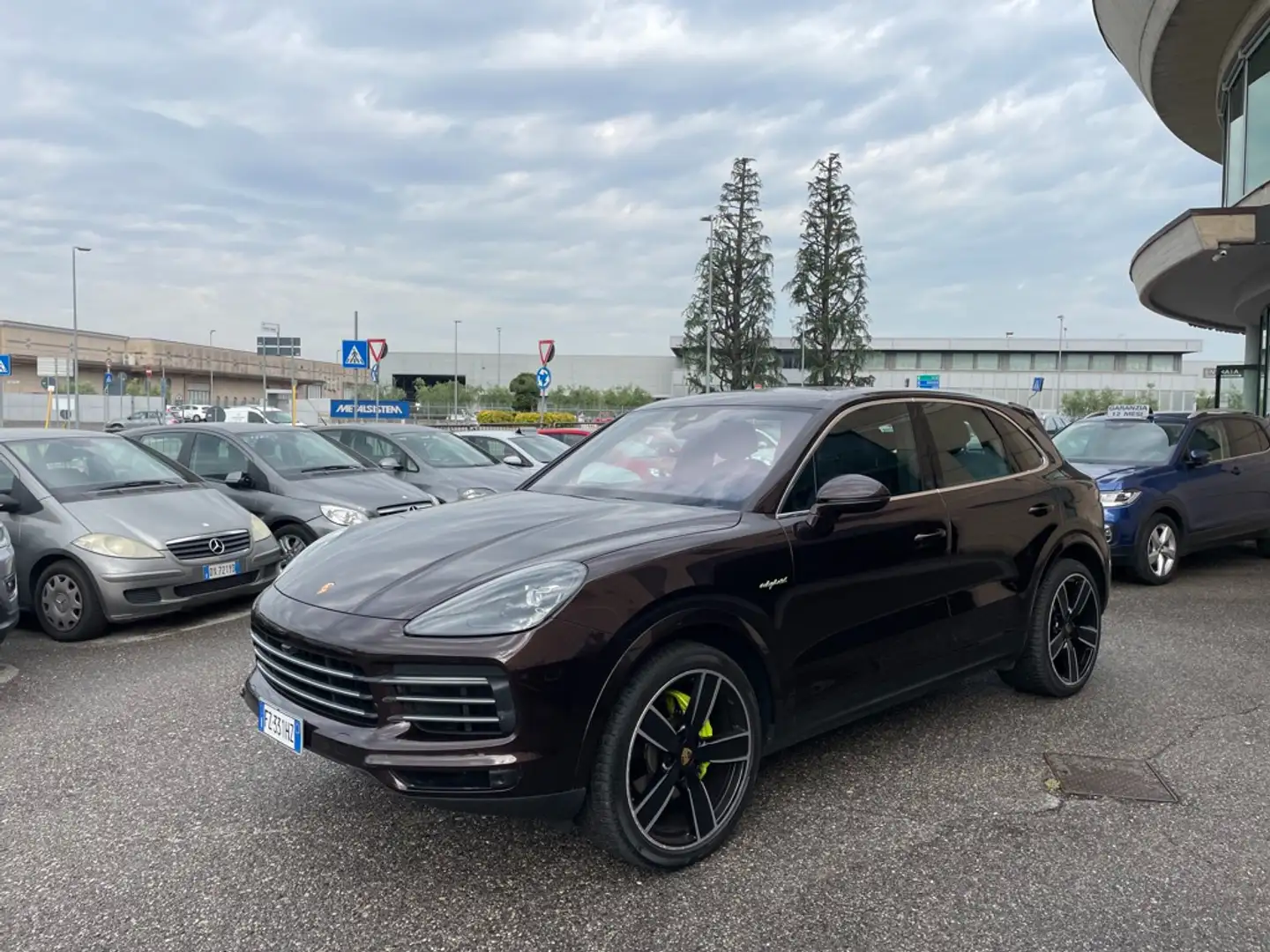 Porsche Cayenne 3.0 e-hybrid tiptronic CERCHI 22" CAMERA 360° Marrone - 1