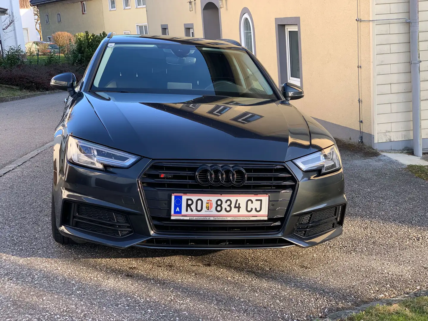 Audi A4 Audi A4 Avant 2,0 TDI , S line... Black Edition Kombi Grau - 1