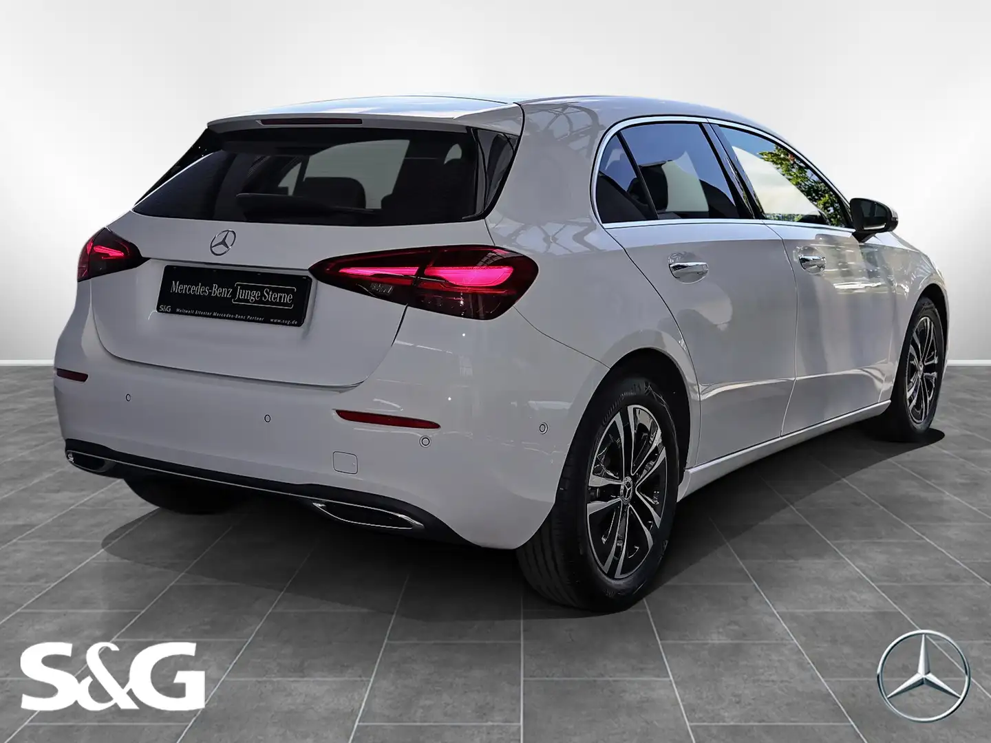 Mercedes-Benz A 180 AHK+KEYLESS+KAMERA+MBUX+LED+17 ZOLL Weiß - 2