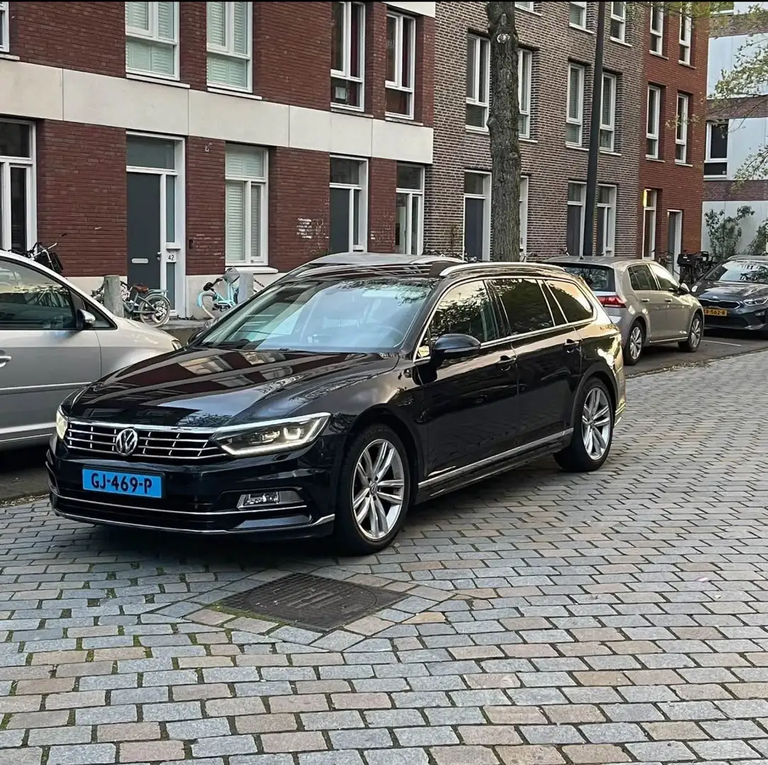Volkswagen Passat 1.6 TDI Business Edition R Zwart - 1