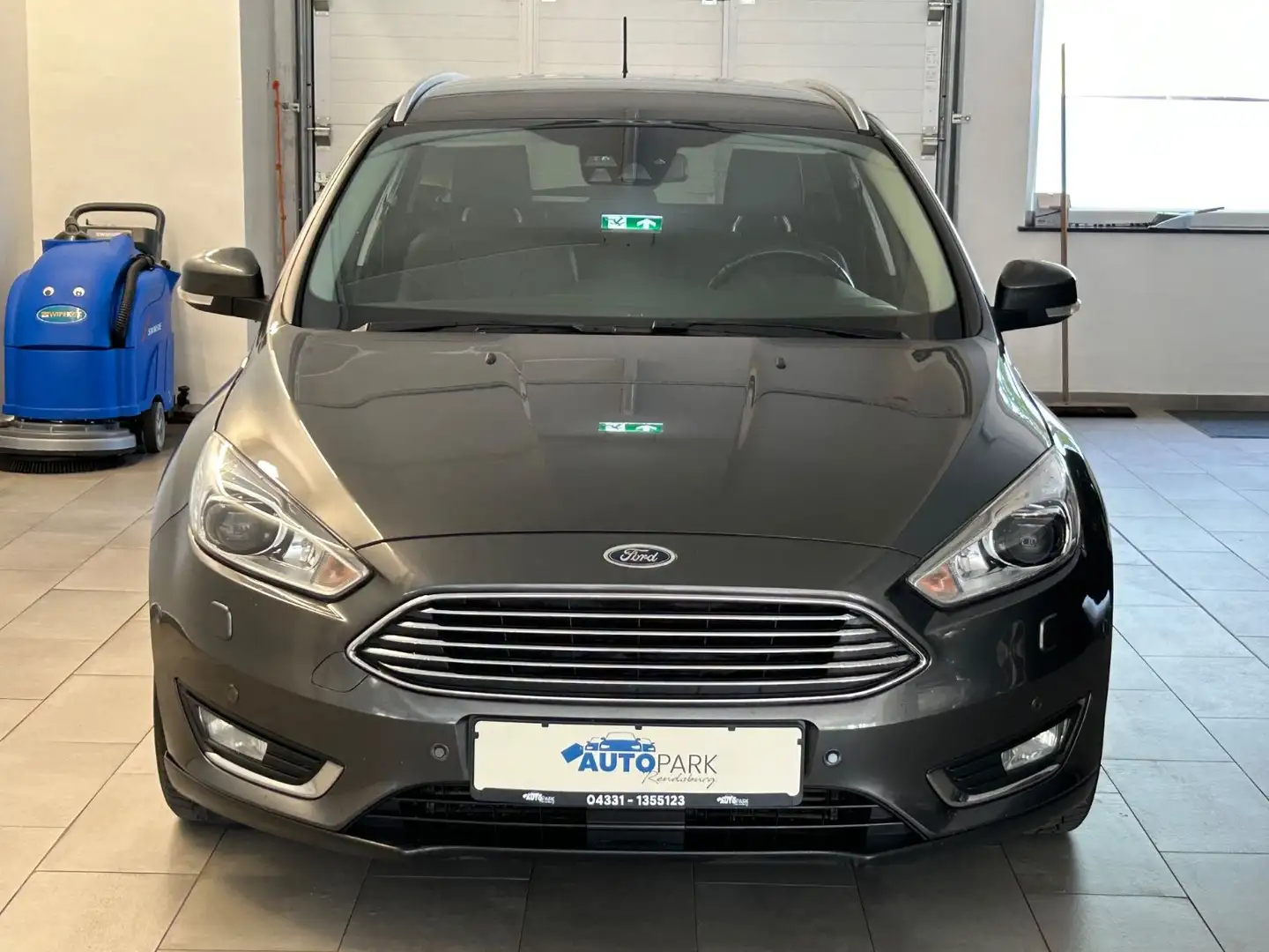 Ford Focus Turnier Titanium Grau - 2