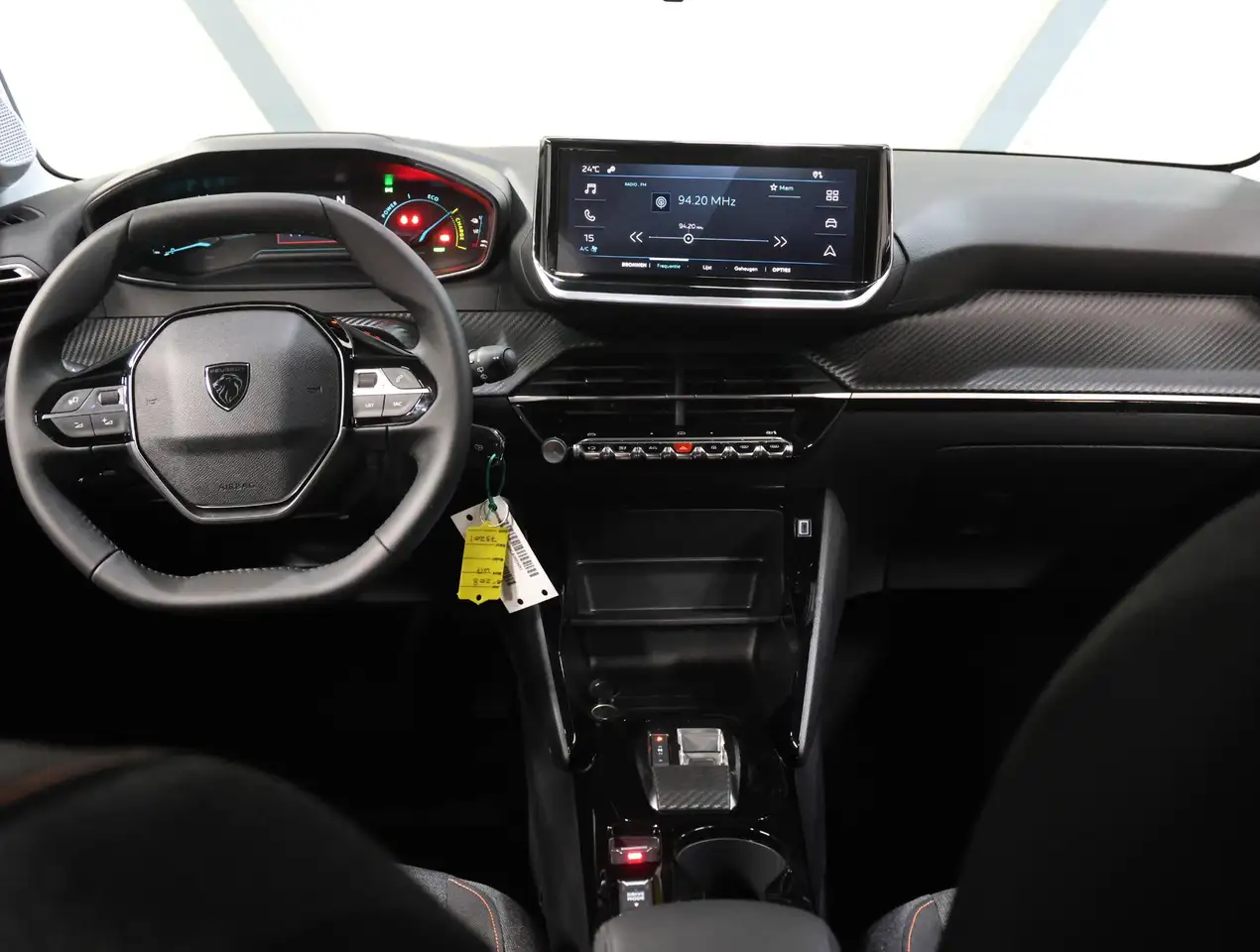 Peugeot e-208 2026 — фото 12