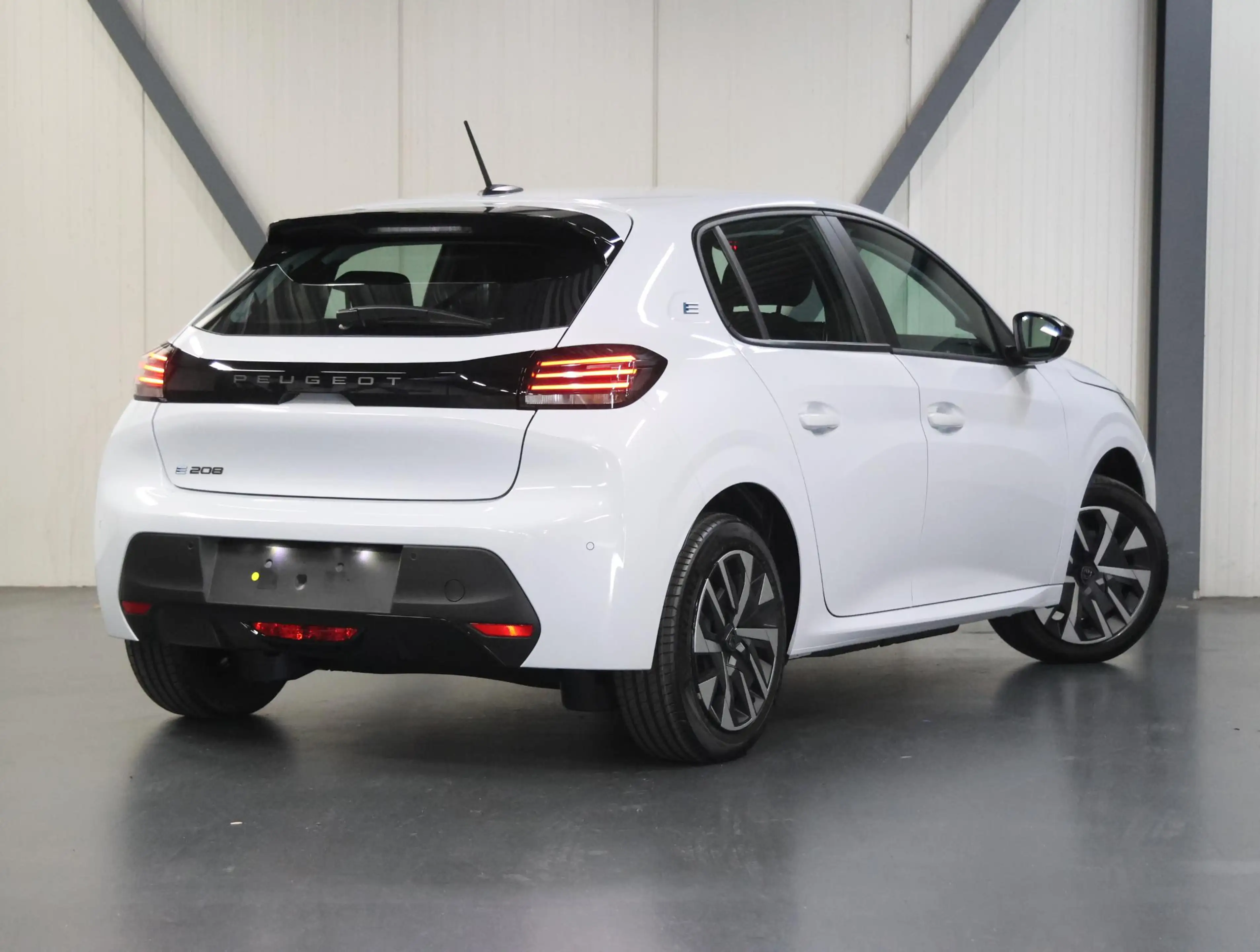 Peugeot e-208 EV Business 51 kWh | 8 jaar garantie | Navigatie | — photo 3