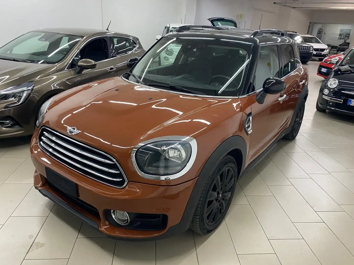 MINI Cooper D Countryman Mini Countryman F60 2017 2.0 auto Orange - 2