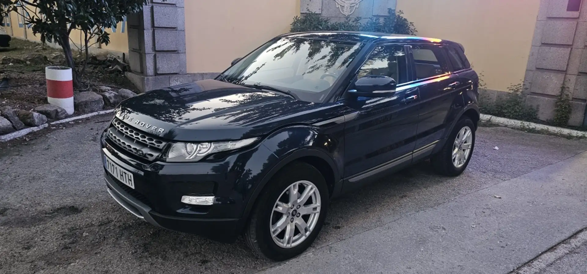 Land Rover Range Rover Evoque 2.2L SD4 Pure Tech 4x4 190 Aut. Azul - 1