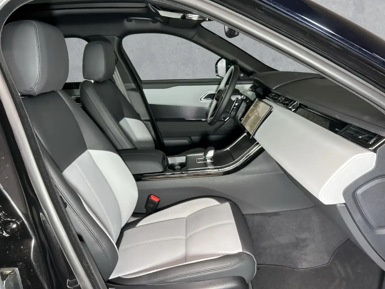 Land Rover Range Rover Velar 2026