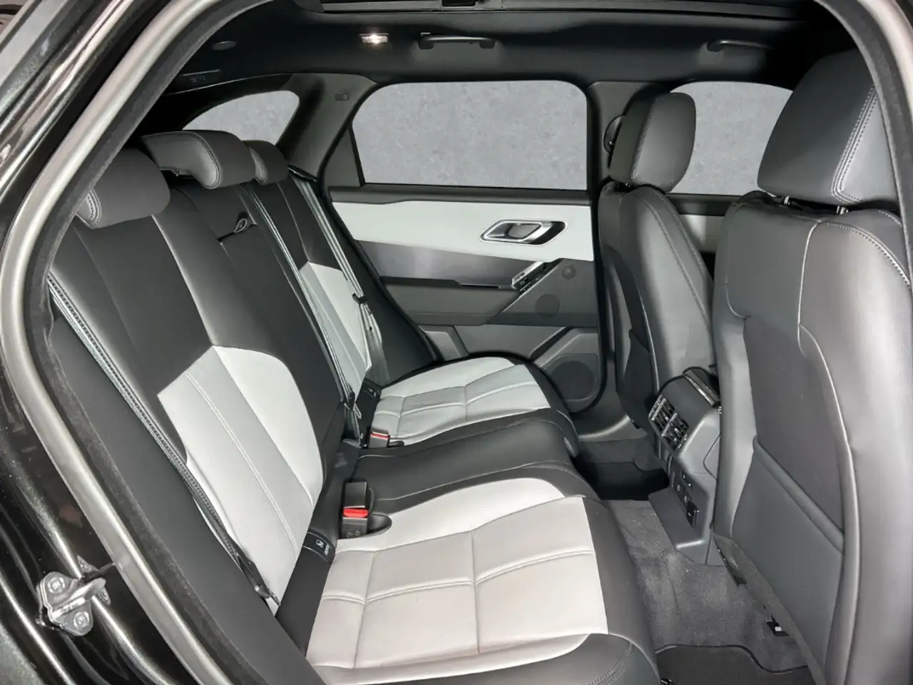 Land Rover Range Rover Velar 2026