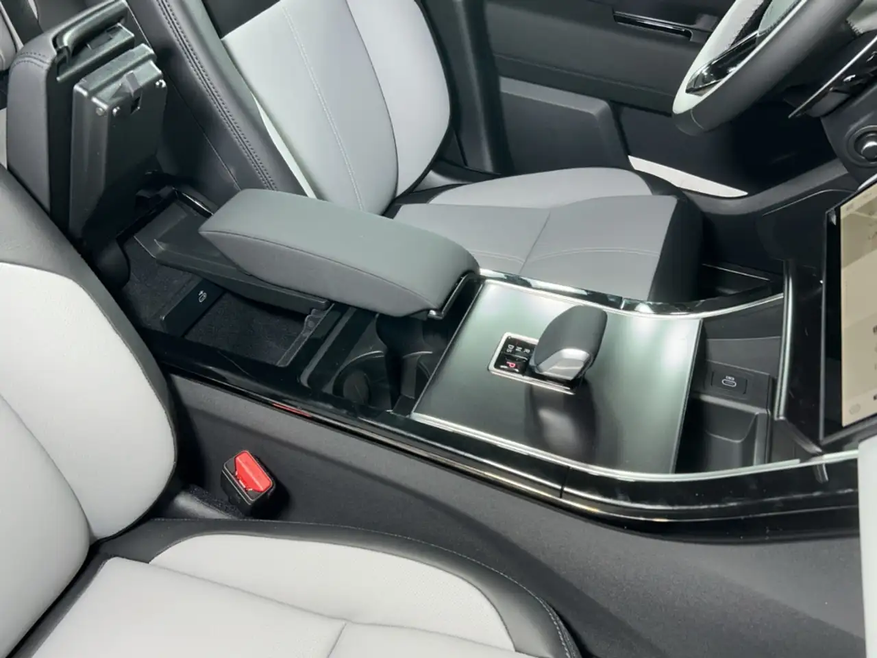 Land Rover Range Rover Velar 2026 — фото 13