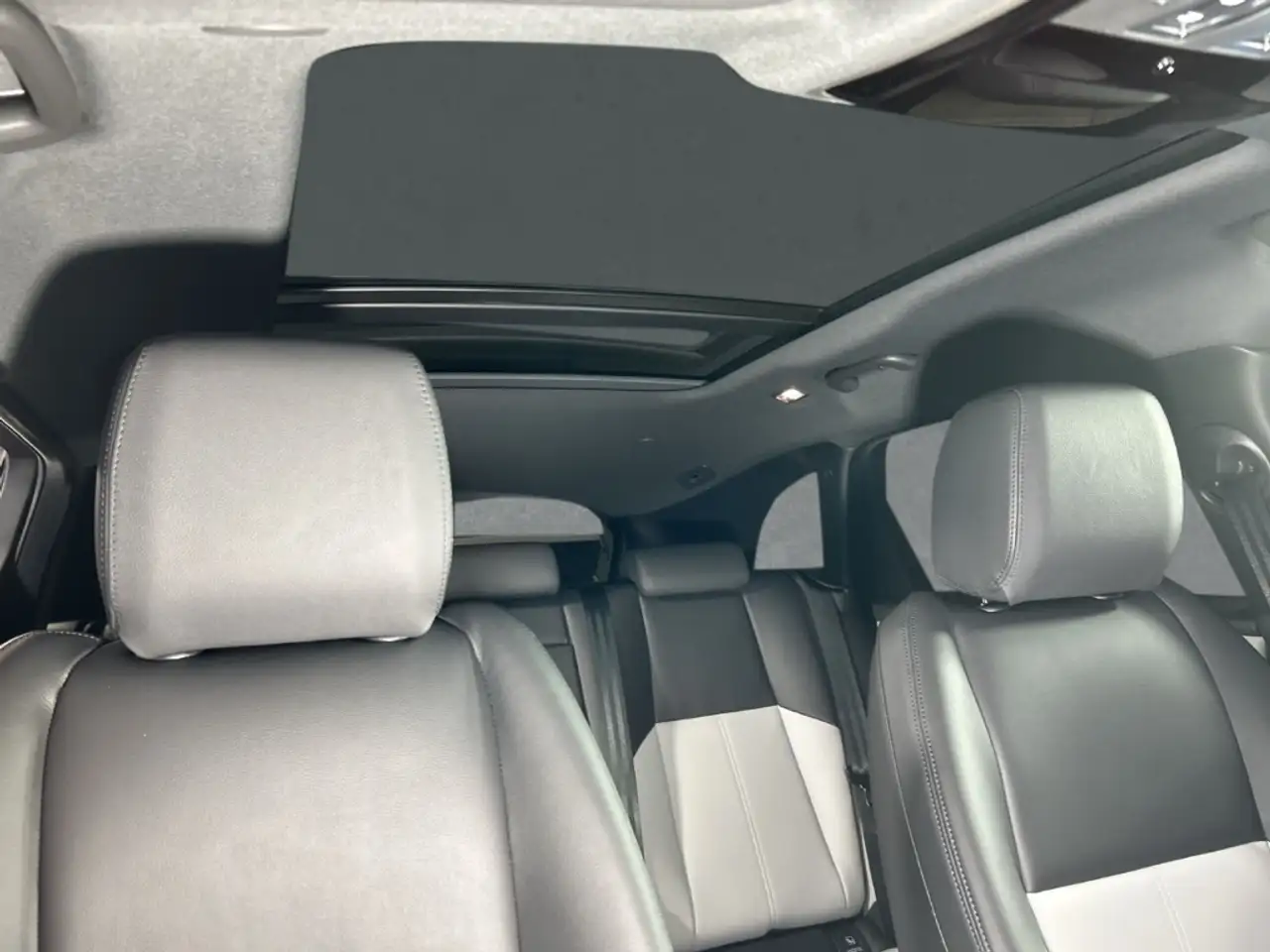 Land Rover Range Rover Velar 2026 — фото 14