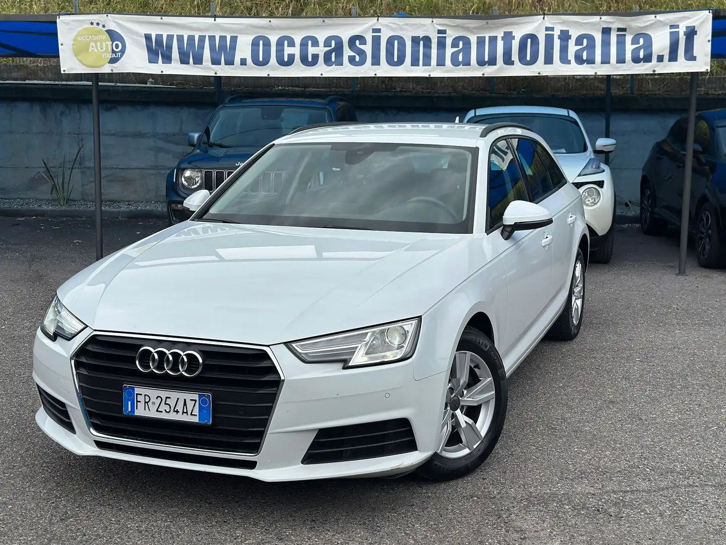 Audi A4 Avant 35 2.0 tdi Design 150cv s-tronic Bianco - 1