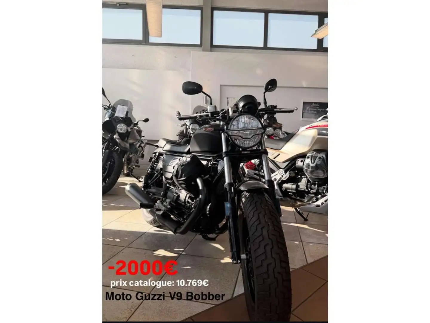 Moto Guzzi V 9 Bobber Schwarz - 1