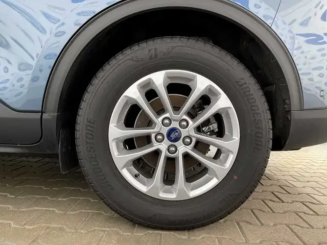 Ford Kuga view 3