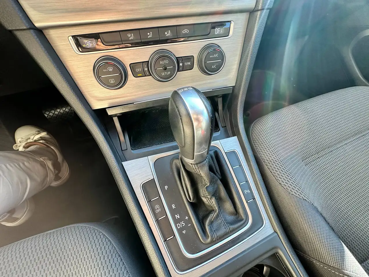 Volkswagen Golf Standard Model — photo 28