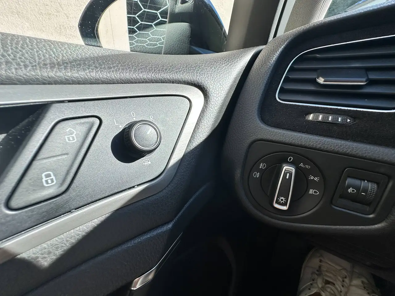 Volkswagen Golf Standard Model — photo 32