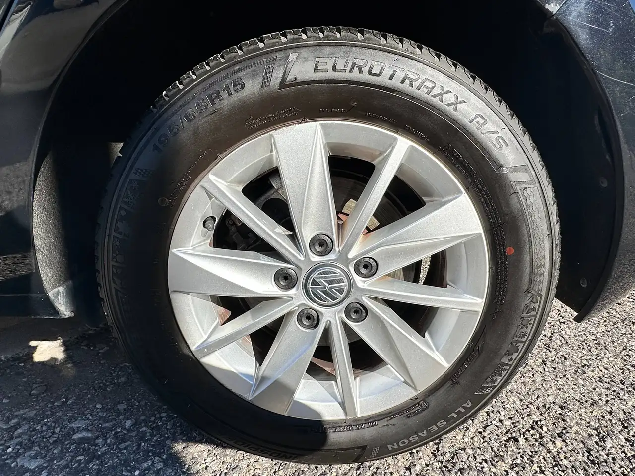 Volkswagen Golf Standard Model — photo 38