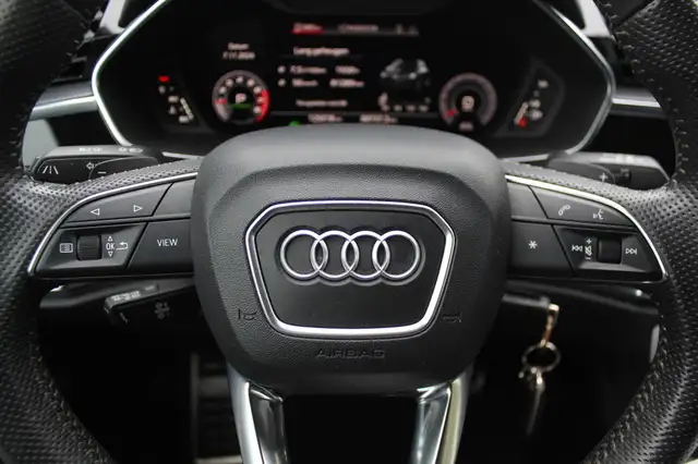 Audi Q3 view 28