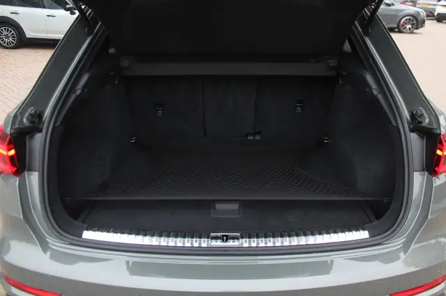 Audi Q3 view 15