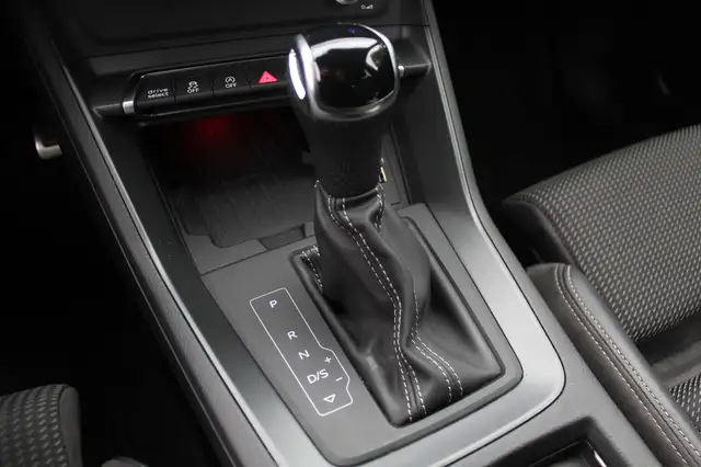 Audi Q3 view 26