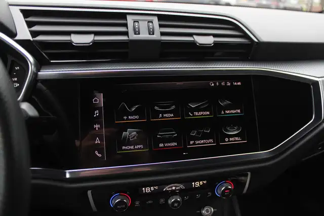 Audi Q3 view 19