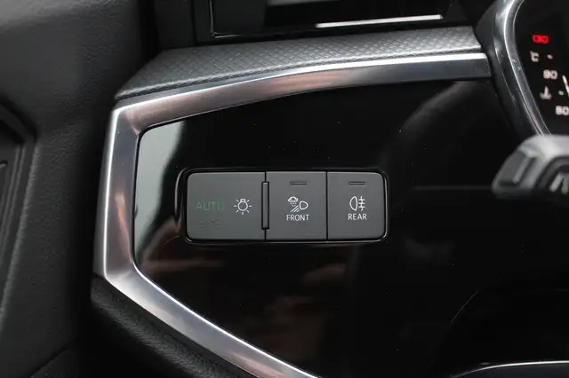 Audi Q3 view 30