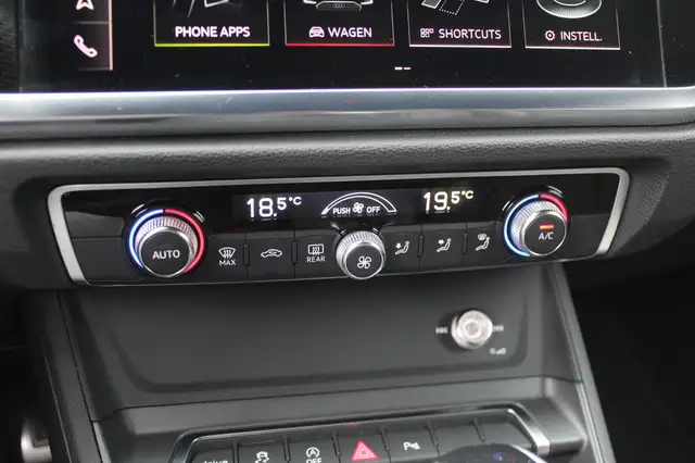 Audi Q3 view 25
