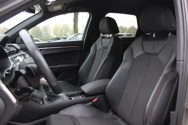 Audi Q3 view 4