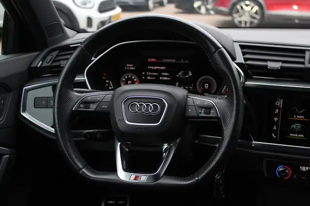Audi Q3 view 16