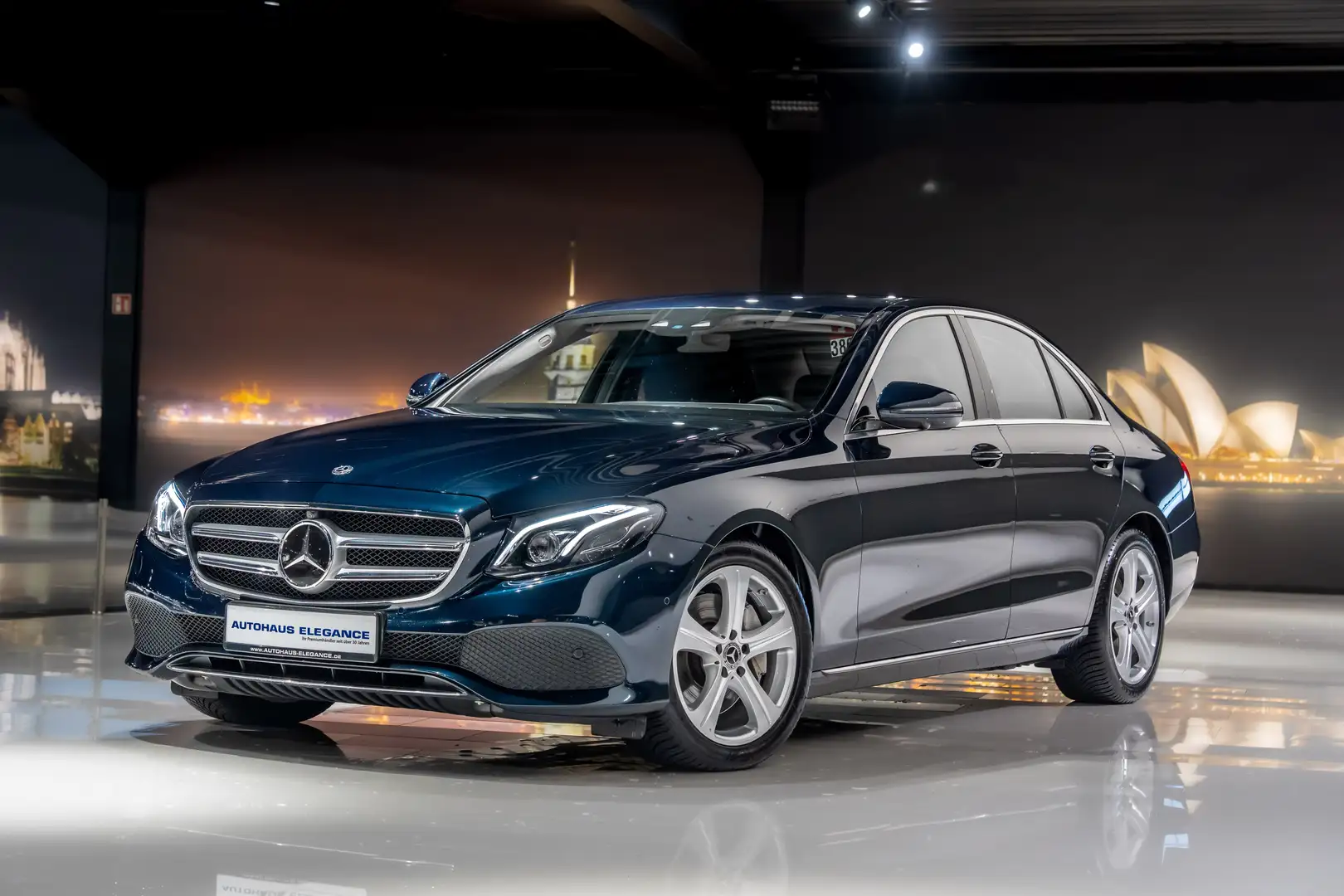 Mercedes-Benz E 350 d Lim.*AVANTGARDE*HEAD-UP*360*LED*AHK*R"18 Grün - 1