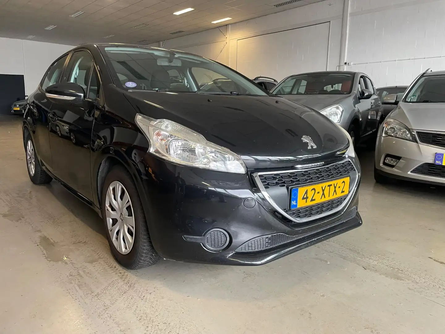 Peugeot 208 1.4 VTi Active zeer nette auto Schwarz - 1