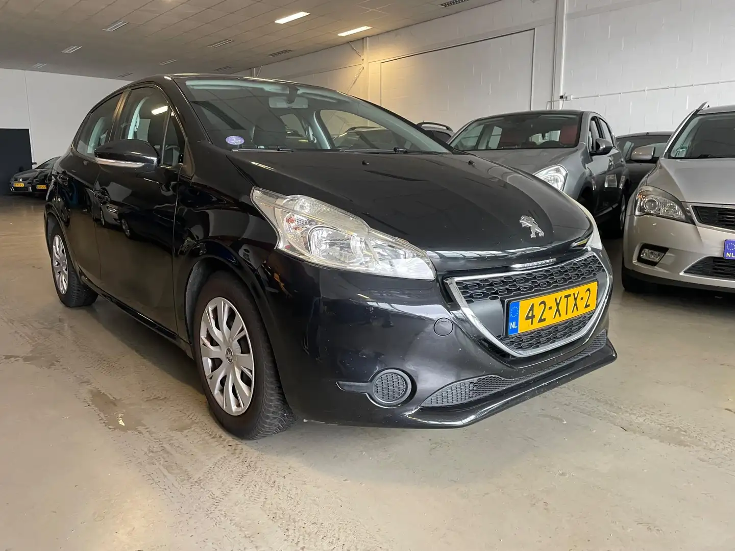 Peugeot 208 1.4 VTi Active zeer nette auto Schwarz - 2