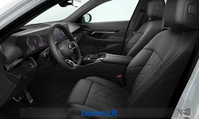 BMW 5 Series view 4