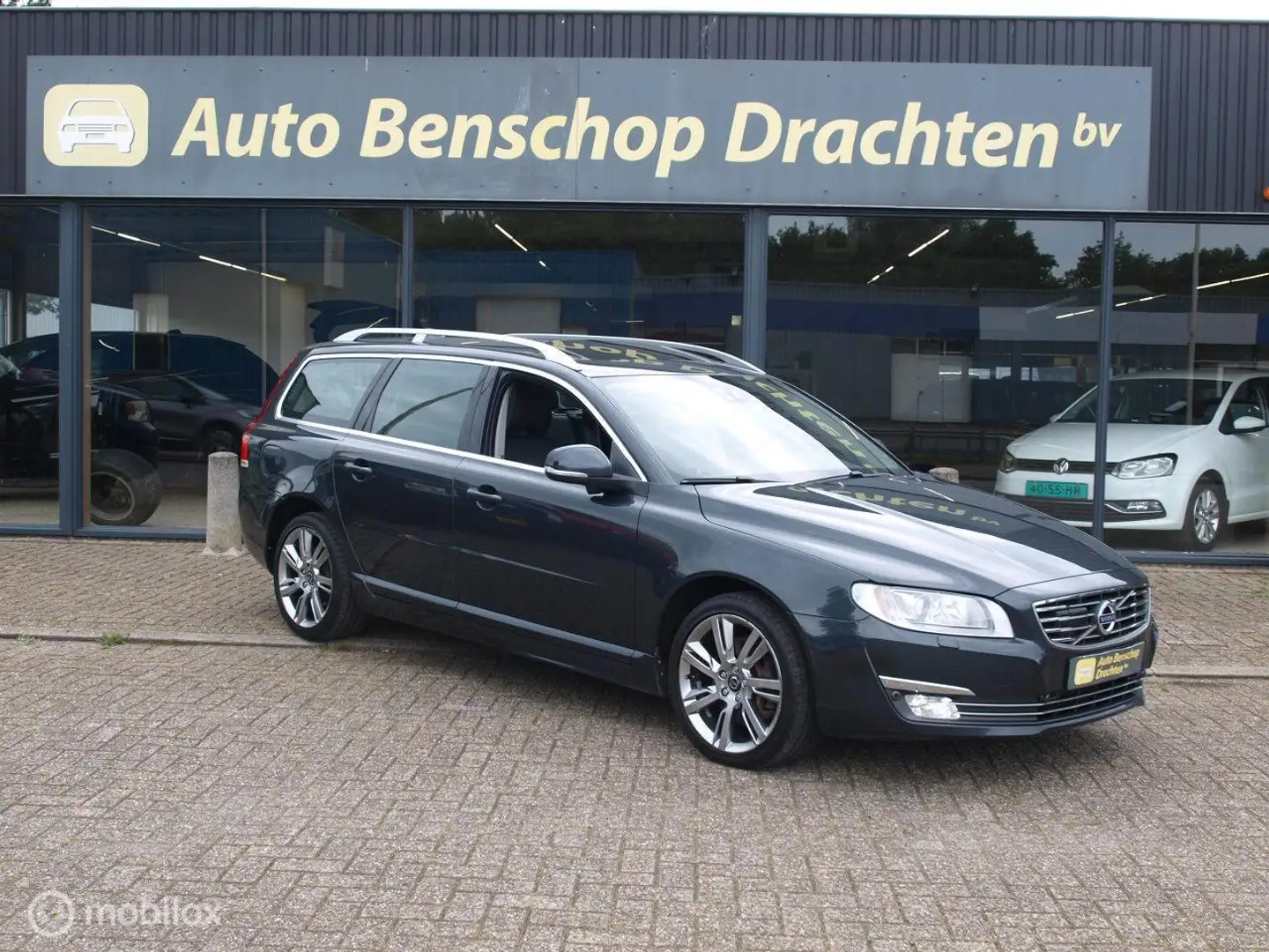 Volvo V70 2.4 D5 215 Schuifdak Leer Xenon Clima Elec stoel P Szürke - 1