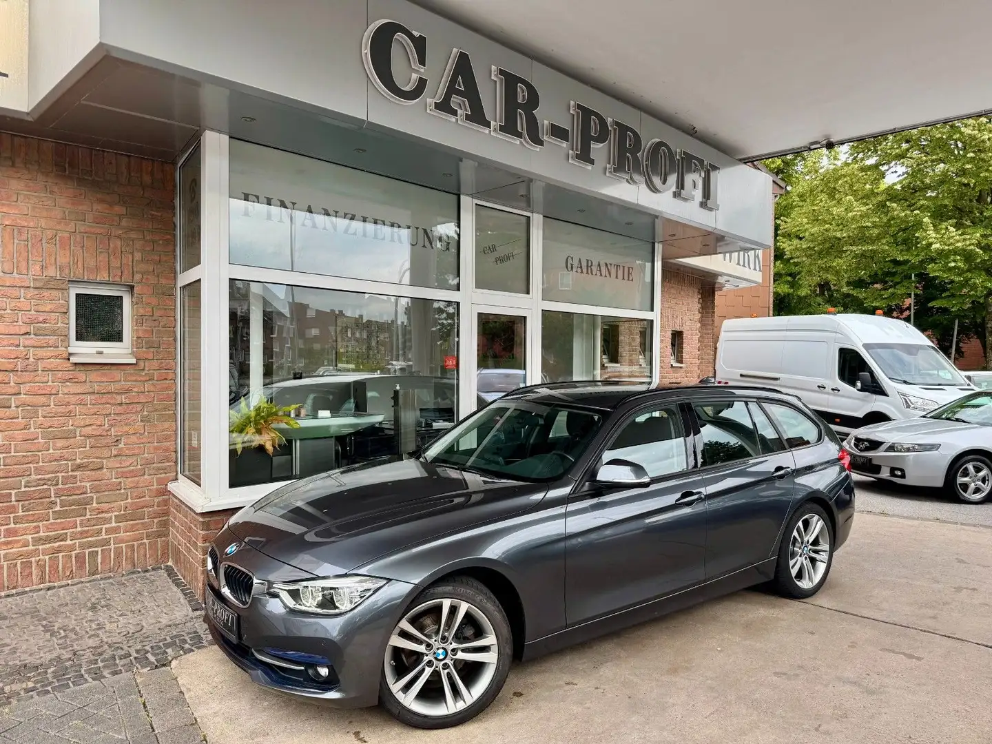 BMW 320 i Touring Sport Line Autom. Navi/LED/53 Tkm Grigio - 1
