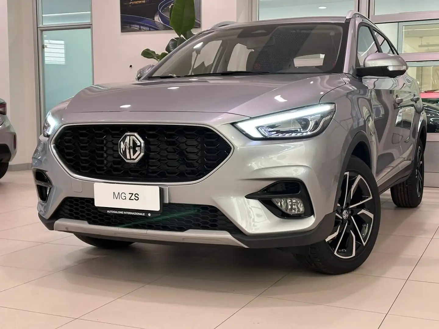 MG ZS Classic 1.5 Luxury Argent - 1